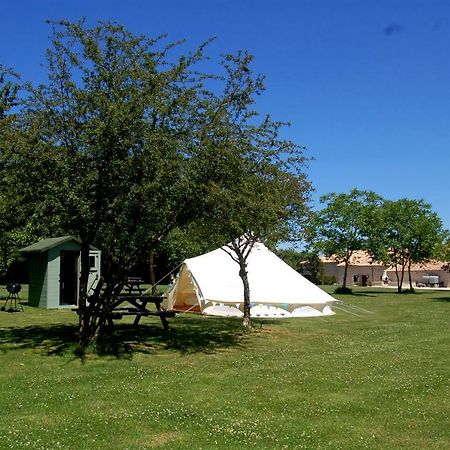 Camping La Foret De Tesse ภายนอก รูปภาพ