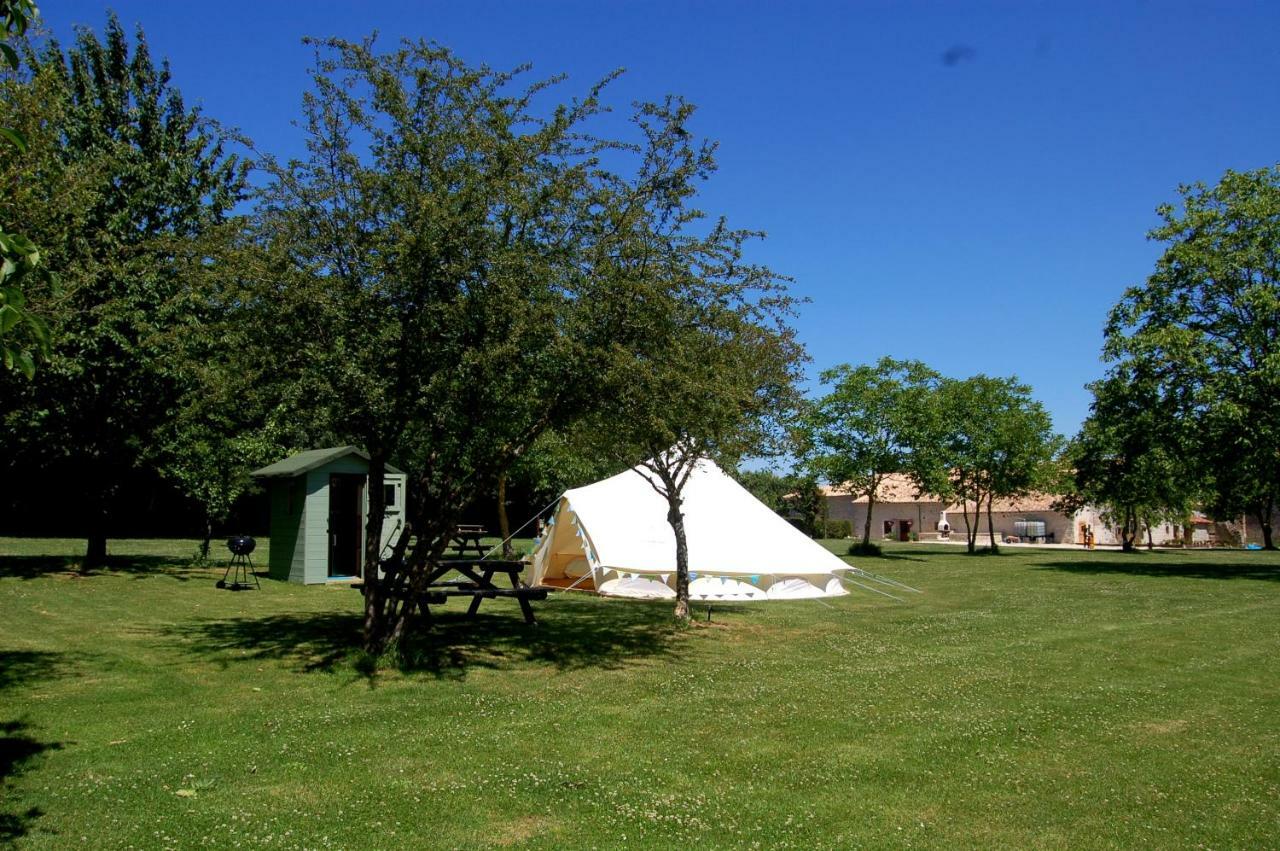 Camping La Foret De Tesse ภายนอก รูปภาพ