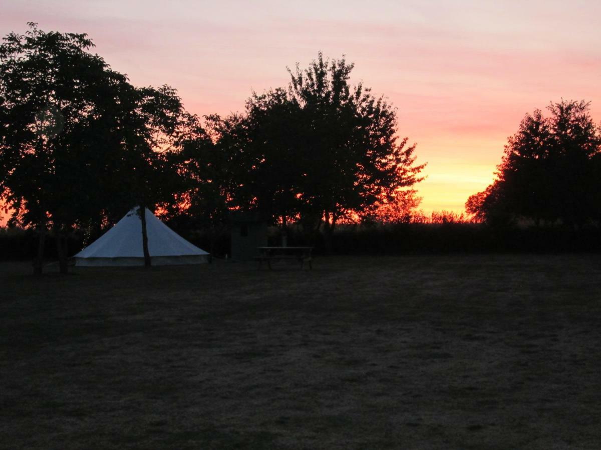 Camping La Foret De Tesse ภายนอก รูปภาพ